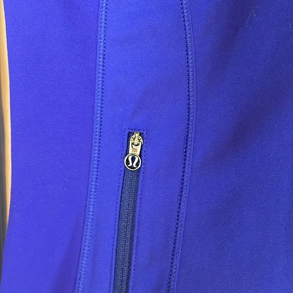 LULULEMON RUN STAY ON COURSE JACKET 6 - Picture 5 of 9